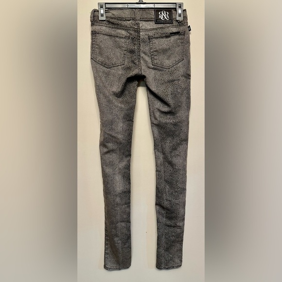 Pre-Kohls Era Rock & Republic Gray Snakeskin Print Skinny Jeans Size 25 - Picture 7 of 7